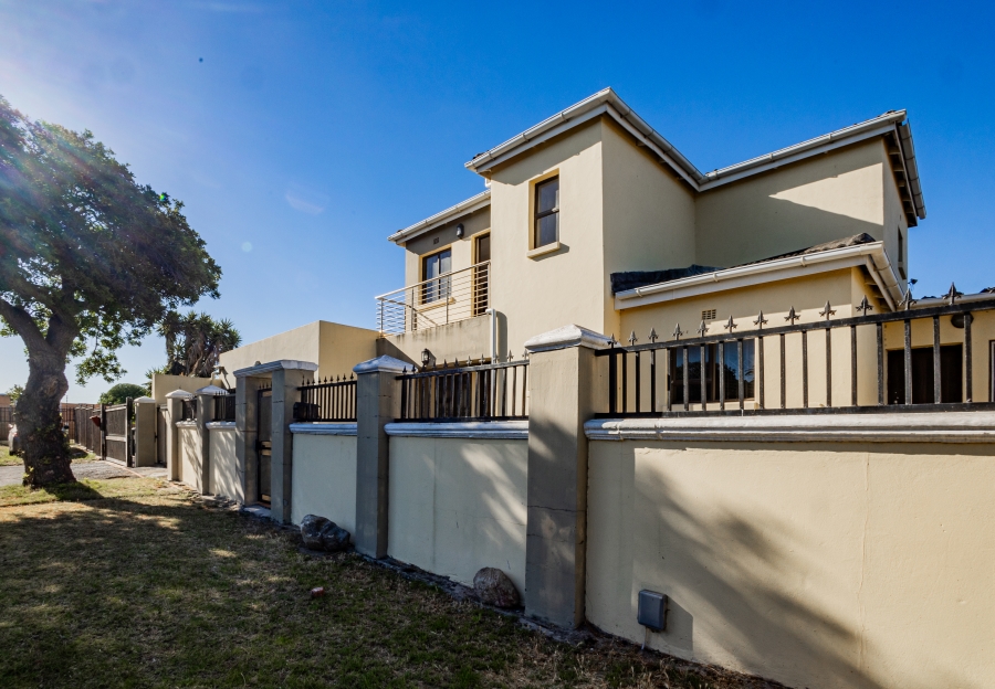 6 Bedroom Property for Sale in Sanddrift Western Cape